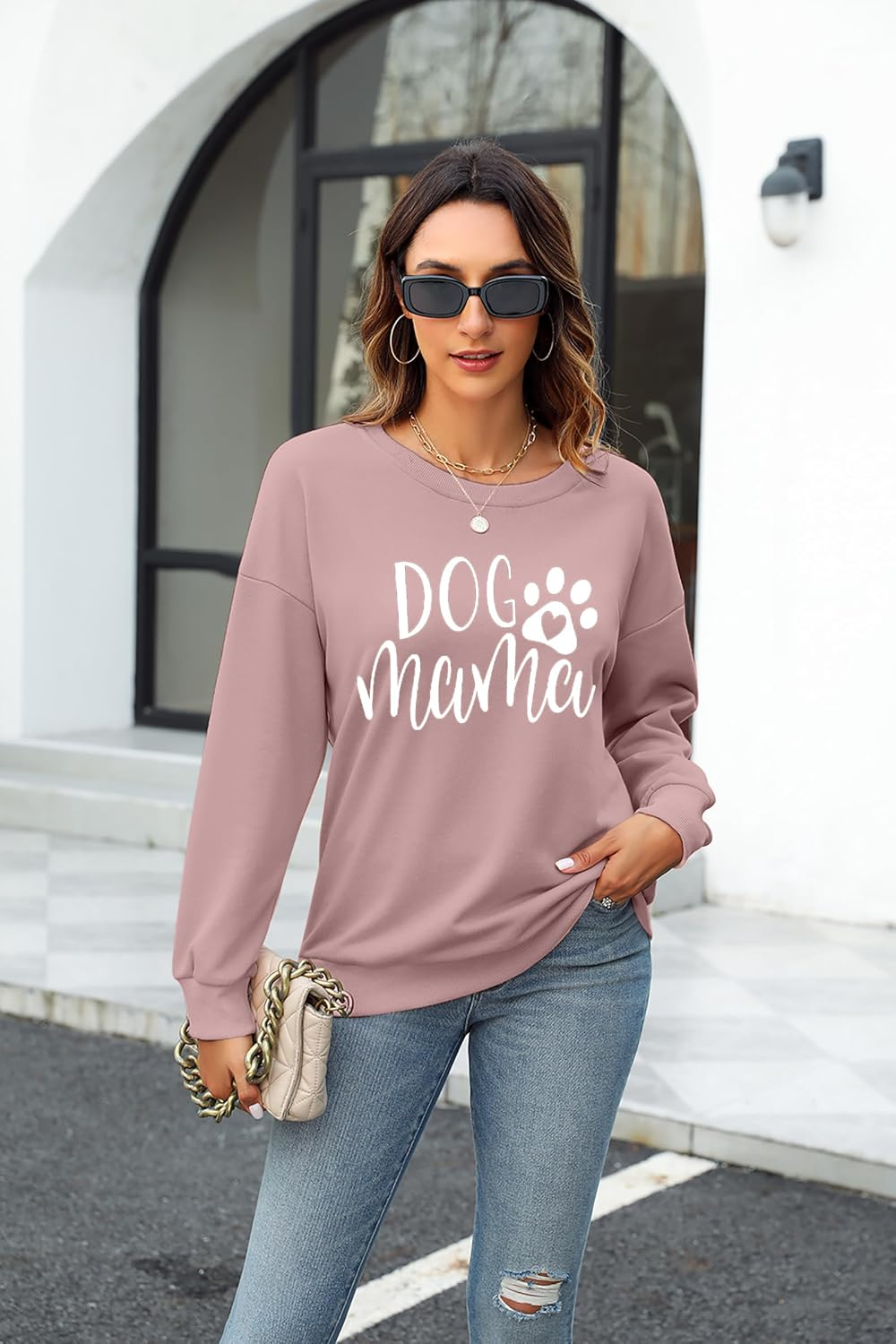 Dog Mama Long Sleeve Sweatshirt – Cozy & Stylish Graphic Pullover for Dog Lovers