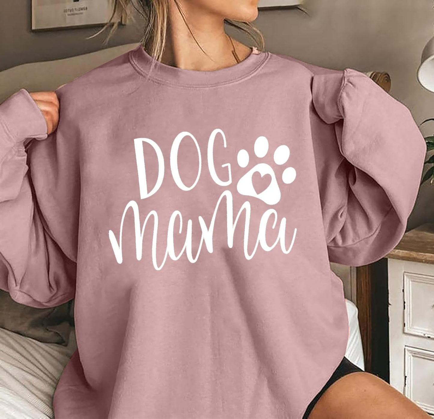 Dog Mama Long Sleeve Sweatshirt – Cozy & Stylish Graphic Pullover for Dog Lovers